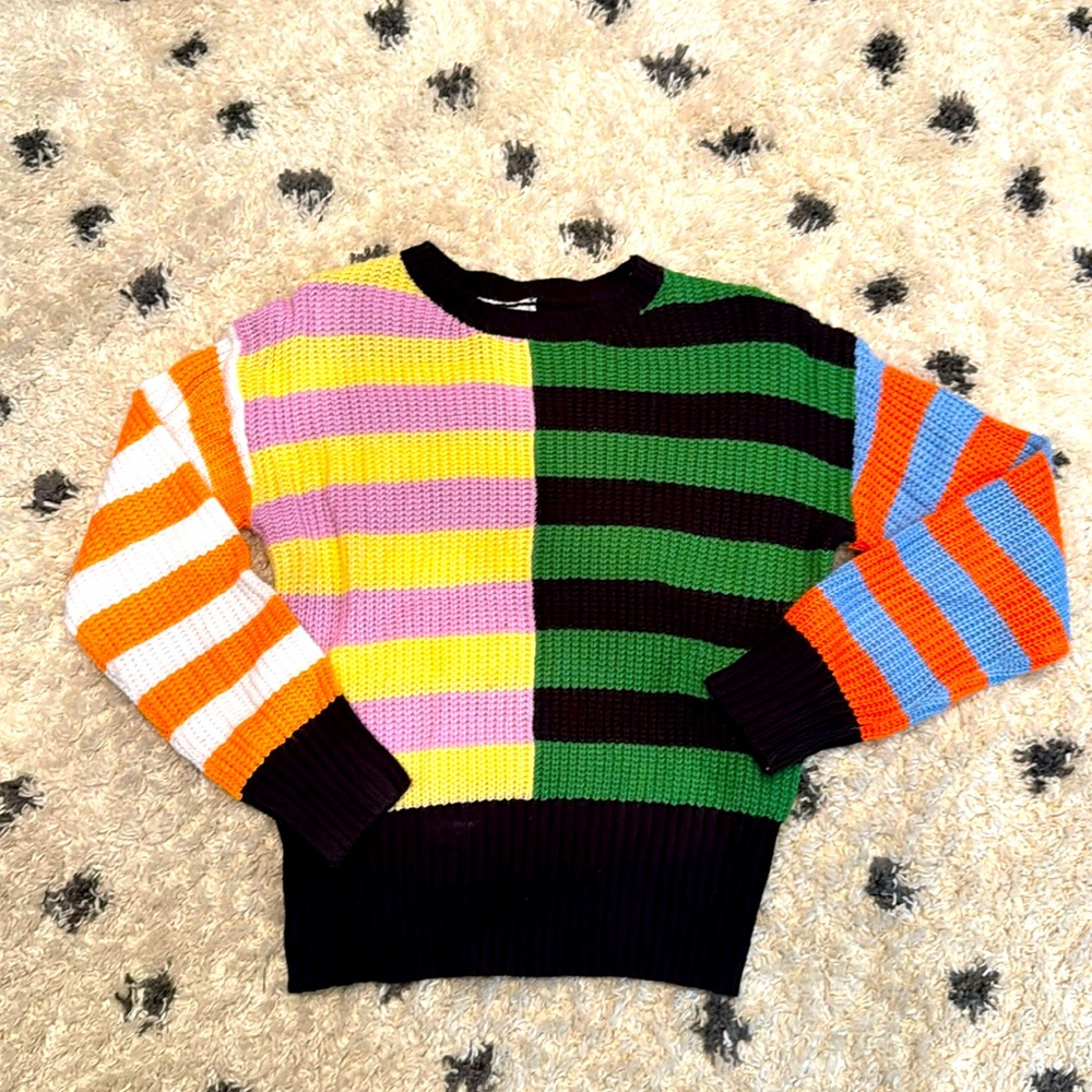 Multicolored striped crewneck sweater. Size: small.